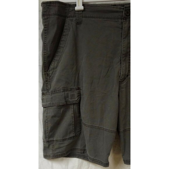 WRANGLER Mens 40 Green Relaxed Fit Stretch Hike Fish Cargo Shorts 10" Inseam - Picture 2 of 12